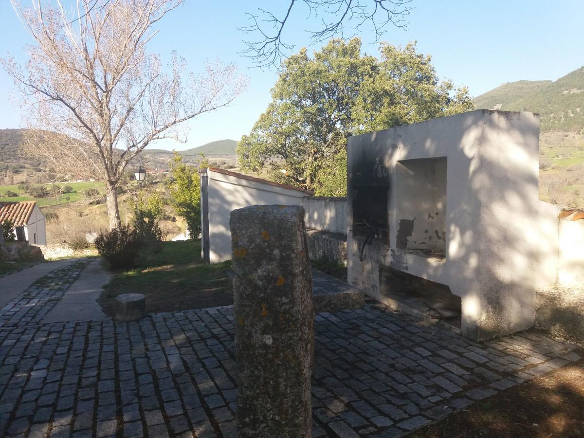 Casa Rural De Benjamin Palencia Villafranca de la Sierra Exteriör bild